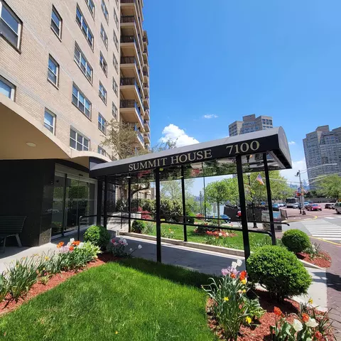 7100 Blvd E #11K, Guttenberg, NJ 07093
