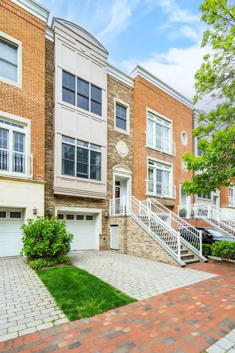 39 Intrepid Pl #39, Jersey City, NJ 07305