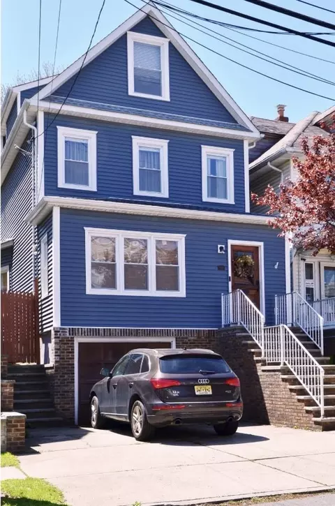 38 E 42nd St, Bayonne, NJ 07002