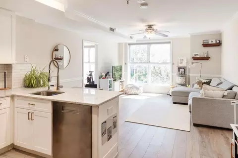 70 Adams St #2H, Hoboken, NJ 07030
