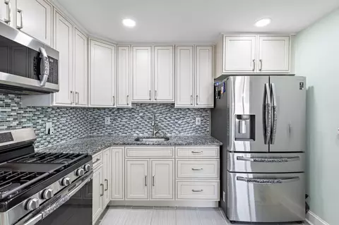374 Cator Ave, Jersey City, NJ 07305