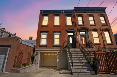 30 Sackett St, Jersey City, NJ 07304