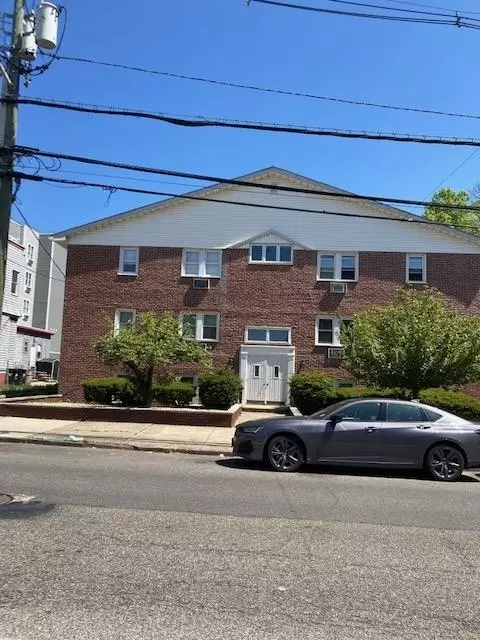 33 W 32nd St #B3, Bayonne, NJ 07002