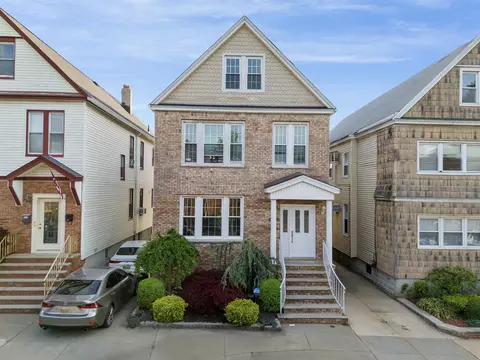 180 W 49th St, Bayonne, NJ 07002