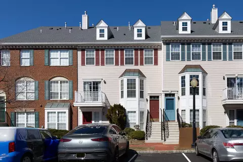 3 Redwood St, Jersey City, NJ 07305
