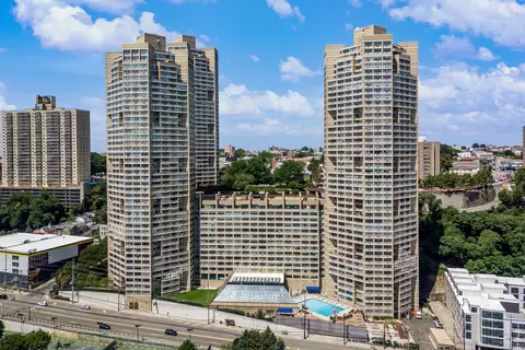 7004 Blvd E #10K, Guttenberg, NJ 07093