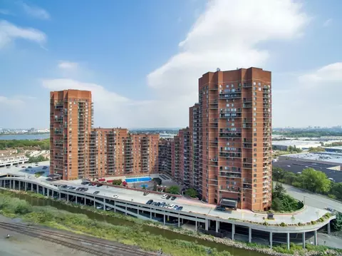 1016 Harmon Cove Tower #1016, Secaucus, NJ 07094