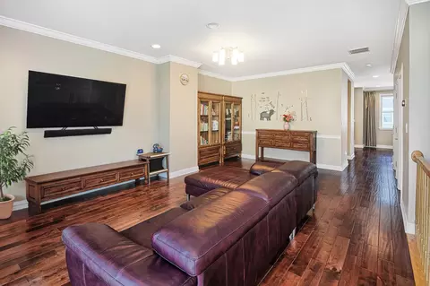 337 Oswego Ct, West New York, NJ 07093