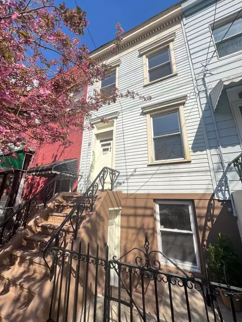 84 5 Erie St, Jersey City, NJ 07302