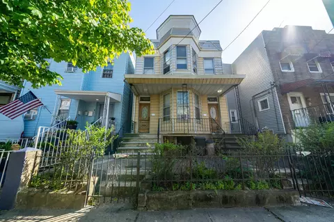 317 14th St, Union City, NJ 07087