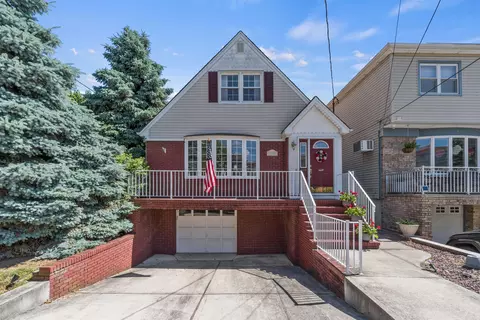 21 Centre Ln, Bayonne, NJ 07002