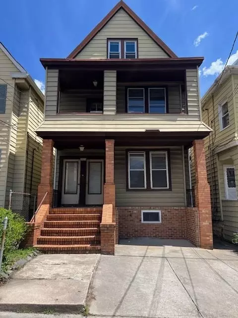 83 W 55th St, Bayonne, NJ 07002