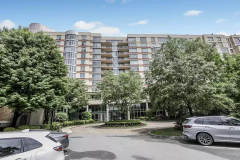 8100 River Rd #312, North Bergen, NJ 07047