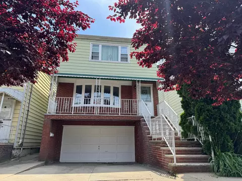 78 W 54th St, Bayonne, NJ 07002