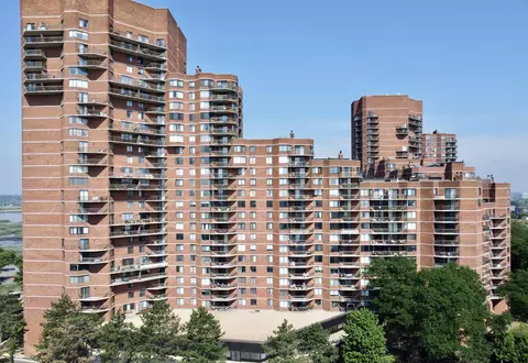 2003 Harmon Cove Tower, Secaucus, NJ 07094