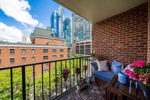 1 Greene St #411, Jersey City, NJ 07302