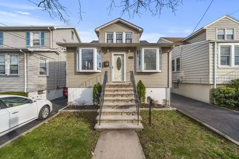 838 Roosevelt Ave, Secaucus, NJ 07094