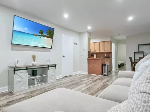 412 68th St #4, Guttenberg, NJ 07093
