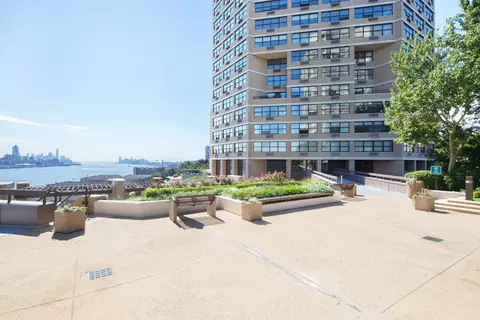 7004 Blvd E #42F, Guttenberg, NJ 07093