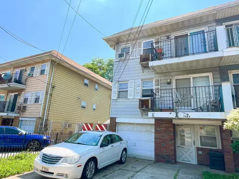 752 Avenue E # A, Bayonne, NJ 07002