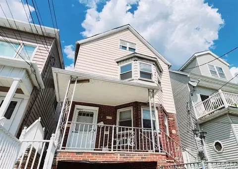 25 W 51st St, Bayonne, NJ 07002