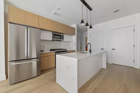 649 38th St #206, Union City, NJ 07087