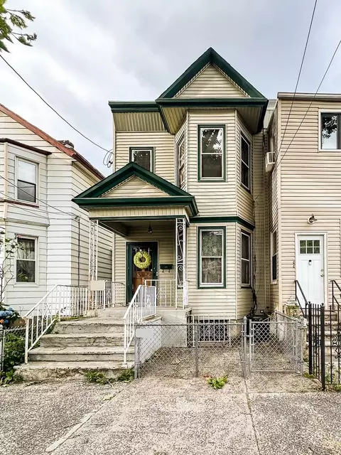 132 Boyd Ave, Jersey City, NJ 07304