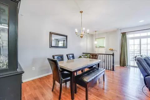 4 Hudson Ct, Jersey City, NJ 07305