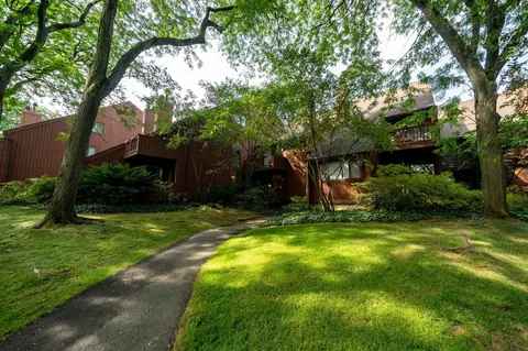 483 Teal Plz, Secaucus, NJ 07094
