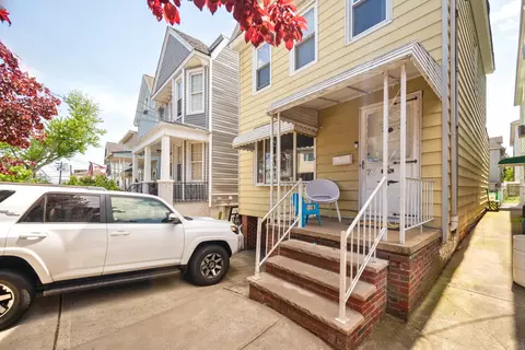 76 W 54th St, Bayonne, NJ 07002