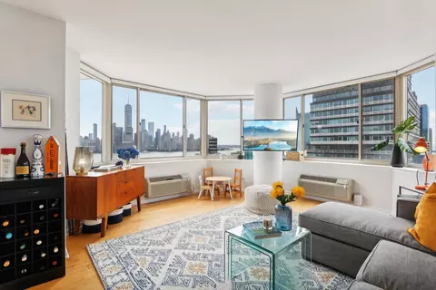 1 2nd St #1911, Jersey City, NJ 07302
