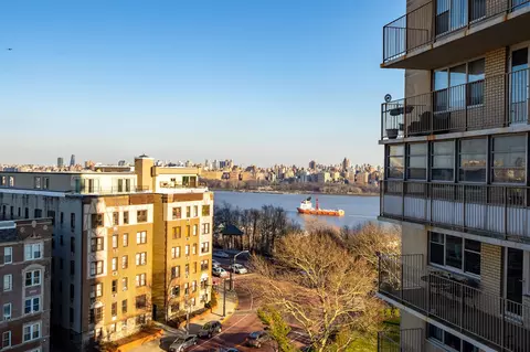 6040 Blvd E #9N, West New York, NJ 07093