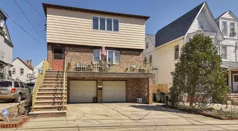 27 W 43rd St, Bayonne, NJ 07002