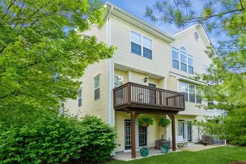 1 Marina Dr, Bayonne, NJ 07002