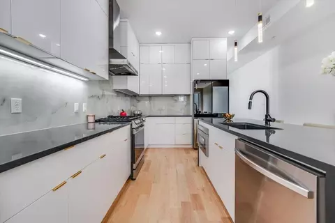39 Boyd Ave #PH4, Jersey City, NJ 07304