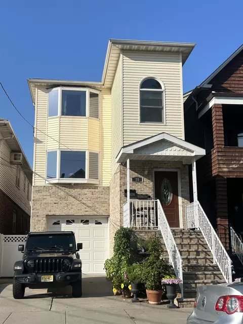 25 W 30th St, Bayonne, NJ 07002
