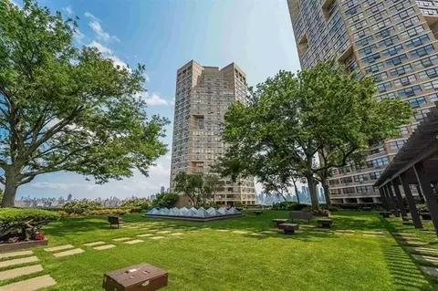 7004 Blvd E #12M, Guttenberg, NJ 07093