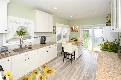 88 W 53rd St, Bayonne, NJ 07002