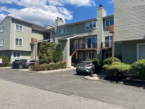 700 10th St #12, Secaucus, NJ 07094