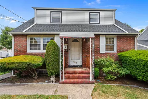 226 Pandolfi Ave, Secaucus, NJ 07094