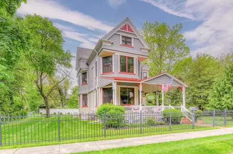 Exterior - 215 Walnut Ave, Beverly, NJ 08010 photo 3 of 10