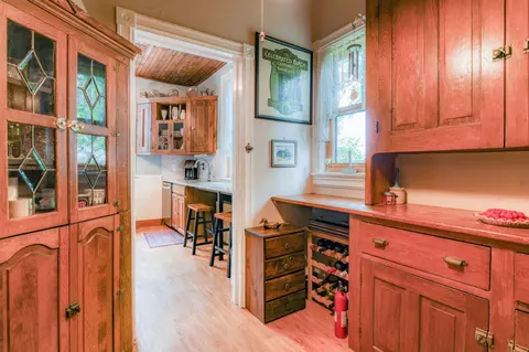 Entry Way - 215 Walnut Ave, Beverly, NJ 08010 photo 2 of 4