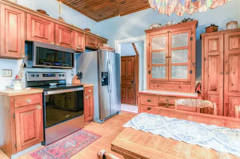Kitchen - 215 Walnut Ave, Beverly, NJ 08010 photo 6 of 6