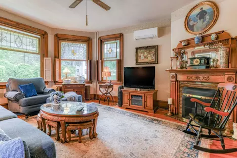 Living - 215 Walnut Ave, Beverly, NJ 08010 photo 1 of 3