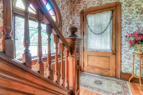 Entry Way - 215 Walnut Ave, Beverly, NJ 08010 photo 4 of 4