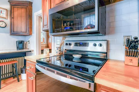 Kitchen - 215 Walnut Ave, Beverly, NJ 08010 photo 3 of 6
