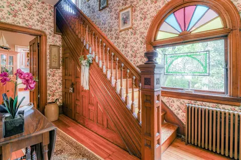 Entry Way - 215 Walnut Ave, Beverly, NJ 08010 photo 1 of 4