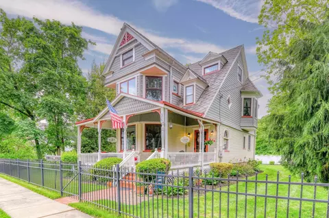 Exterior - 215 Walnut Ave, Beverly, NJ 08010 photo 4 of 10