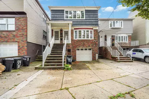96 W 49th St, Bayonne, NJ 07002
