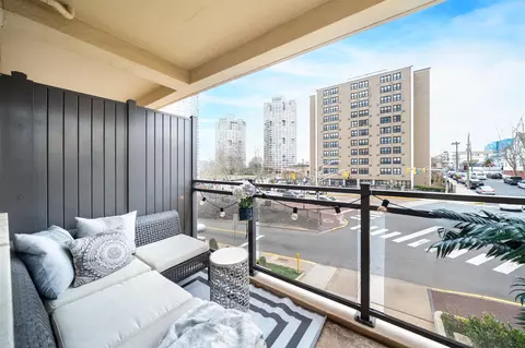 7100 Blvd E #1J, Guttenberg, NJ 07093